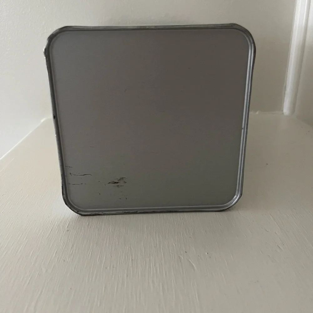 Nabisco Premium Saltine Cracker Tin - Picture 10 of 16